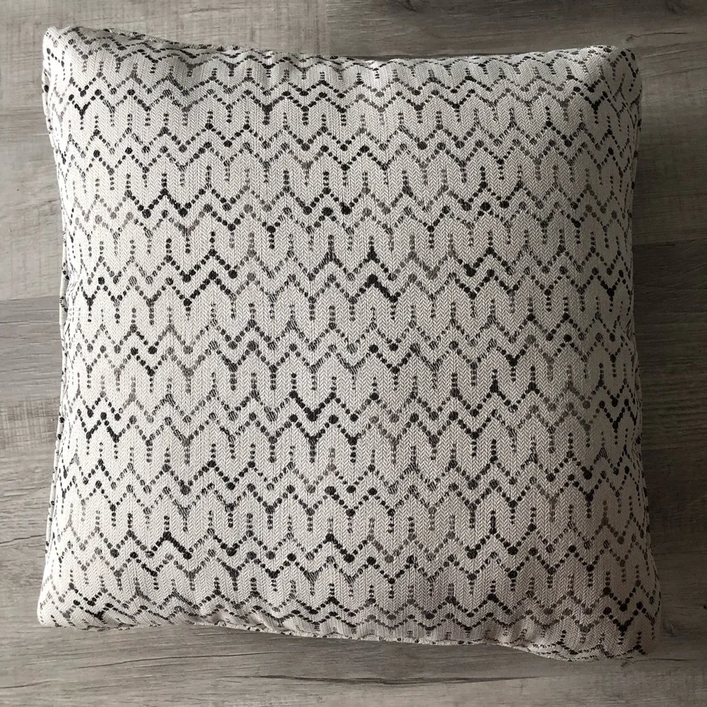Lewiston style decorative 18” throw pillows.